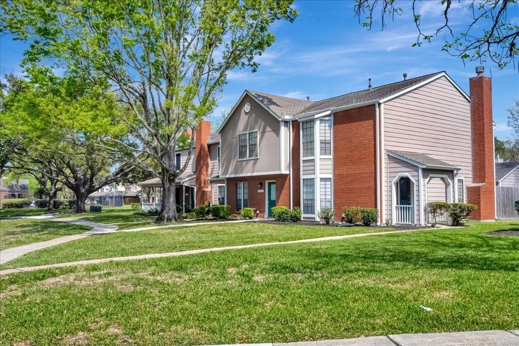 17271 Saturn Lane, Houston, TX 77058