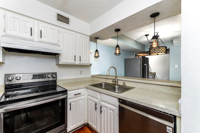 1719 Westview Terrace L, Arlington, TX 76013