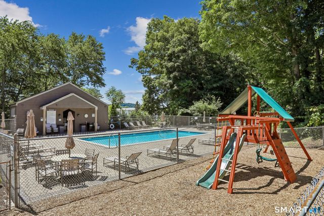 166 Old Brookfield Road 17A4, Danbury, CT 06811