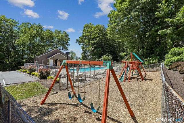 166 Old Brookfield Road 17A4, Danbury, CT 06811