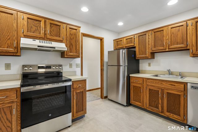 166 Old Brookfield Road 17A4, Danbury, CT 06811