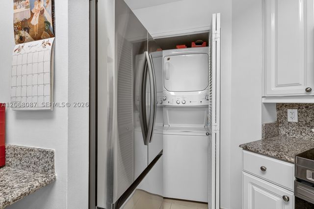 888 Brickell Key Dr 1600, Miami, FL 33131