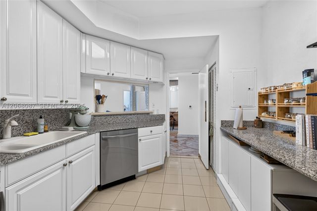 888 Brickell Key Dr 1600, Miami, FL 33131