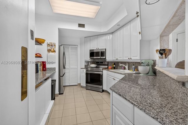 888 Brickell Key Dr 1600, Miami, FL 33131
