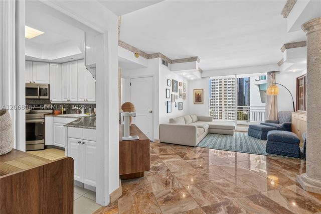 888 Brickell Key Dr 1600, Miami, FL 33131