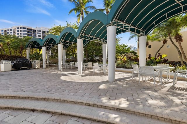 888 Brickell Key Dr 1600, Miami, FL 33131