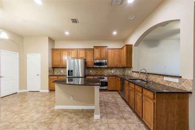 8704 Iron Horse Drive, Irving, TX 75063