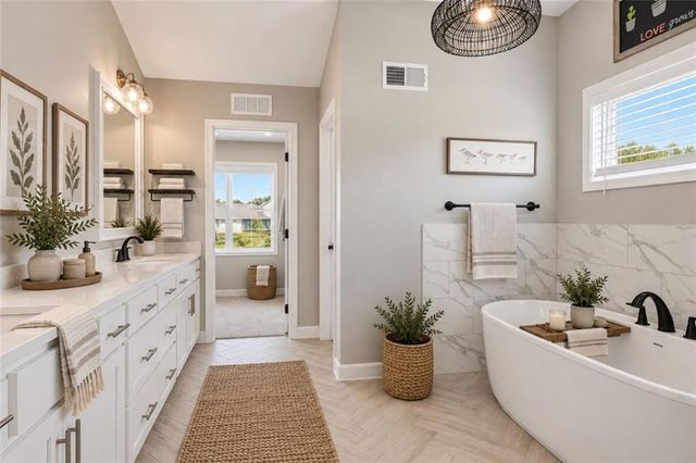 3008 SW Arboridge Drive, Lee's Summit, MO 64082