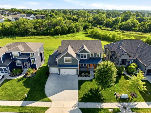 3008 SW Arboridge Drive, Lee's Summit, MO 64082