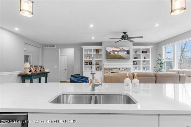 1432 Badlands Drive, Lansing, MI 48917