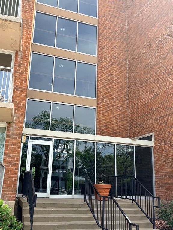2211 S Highland Avenue 6D, Lombard, IL 60148