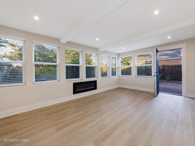 6207 N Hiawatha Avenue, Chicago, IL 60646