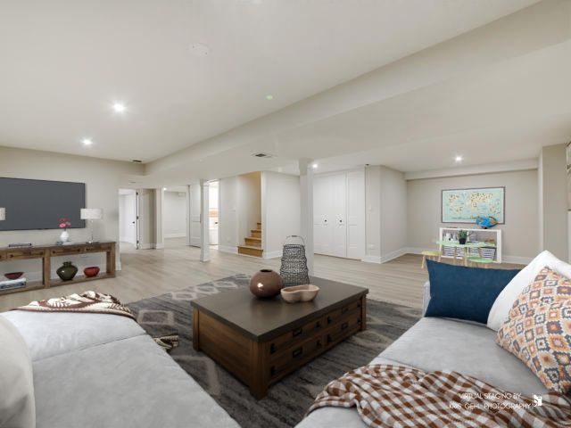 6207 N Hiawatha Avenue, Chicago, IL 60646