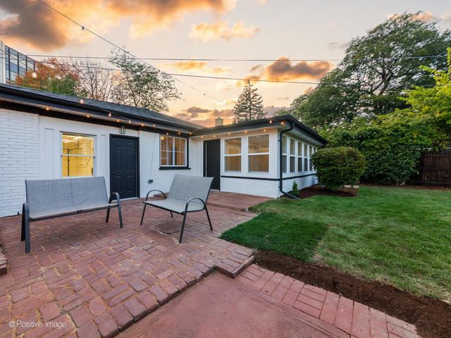 6207 N Hiawatha Avenue, Chicago, IL 60646