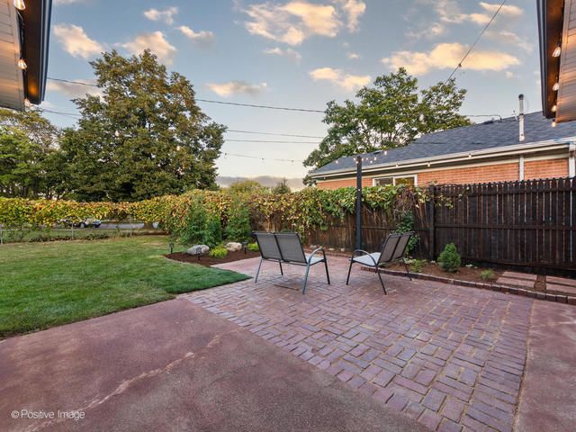 6207 N Hiawatha Avenue, Chicago, IL 60646