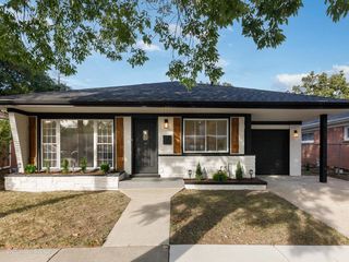 6207 N Hiawatha Avenue, Chicago, IL 60646