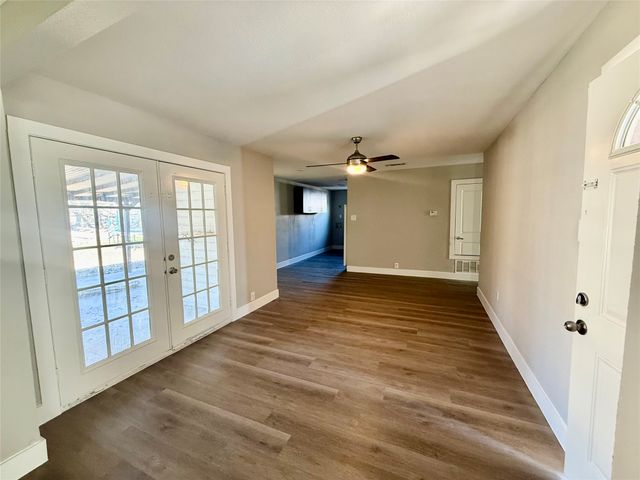 1923 Brookshire Street, Arlington, TX 76010