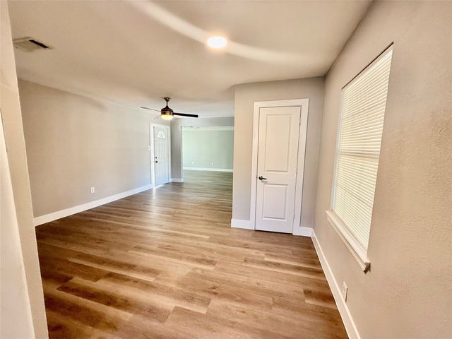 1923 Brookshire Street, Arlington, TX 76010