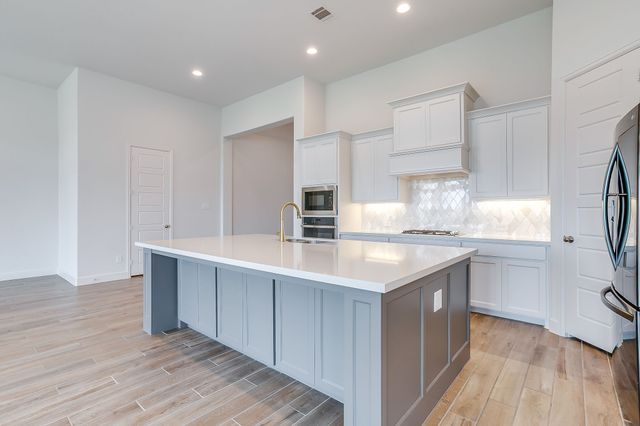 5729 Lake Jackson Drive, Fort Worth, TX 76126