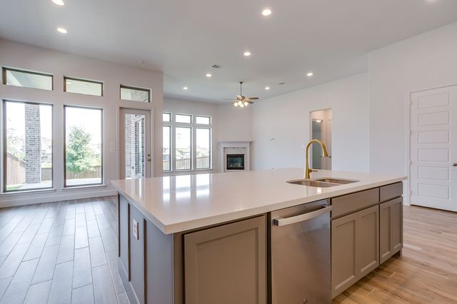 5729 Lake Jackson Drive, Fort Worth, TX 76126