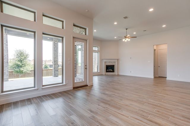 5729 Lake Jackson Drive, Fort Worth, TX 76126