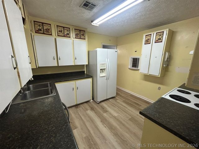 904 SE 2nd Street, Pryor, OK 74361