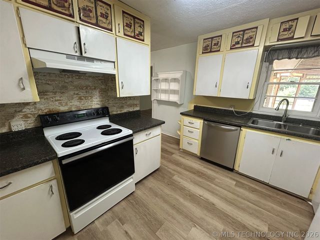 904 SE 2nd Street, Pryor, OK 74361