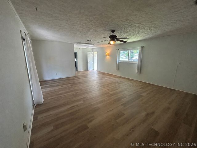 904 SE 2nd Street, Pryor, OK 74361