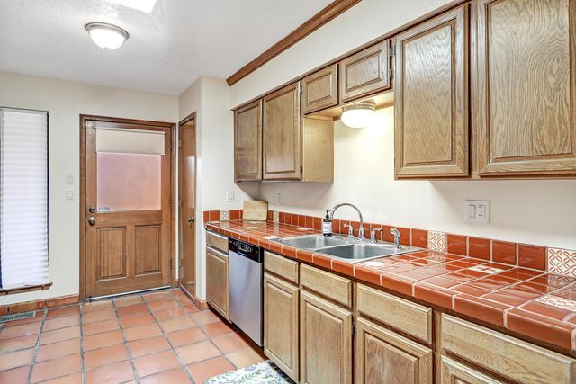 1 Zia Trail, Corrales, NM 87048