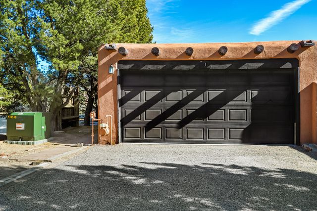 1 Zia Trail, Corrales, NM 87048