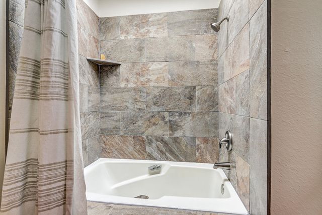 1 Zia Trail, Corrales, NM 87048