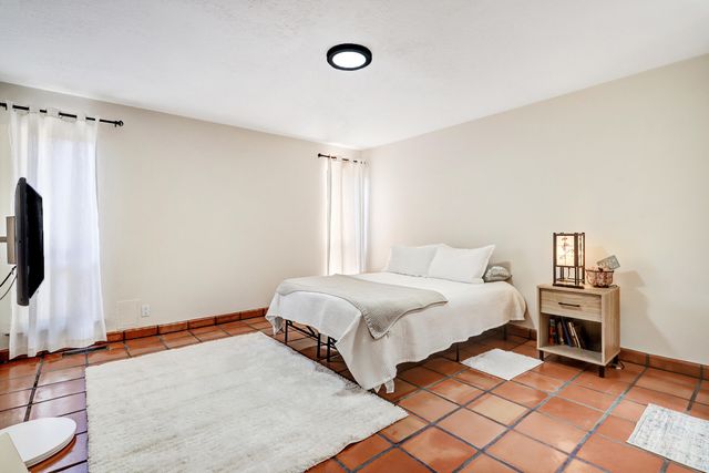 1 Zia Trail, Corrales, NM 87048