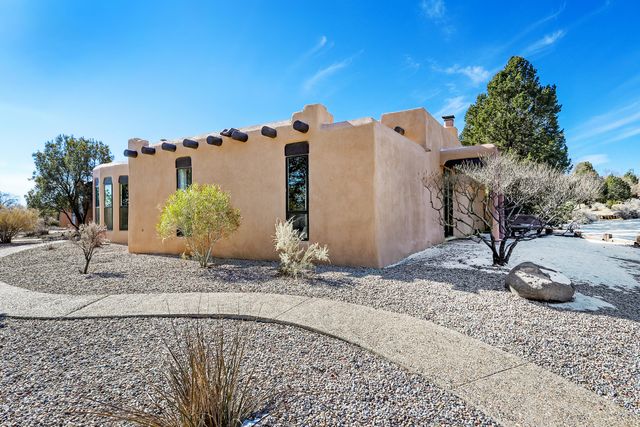 1 Zia Trail, Corrales, NM 87048