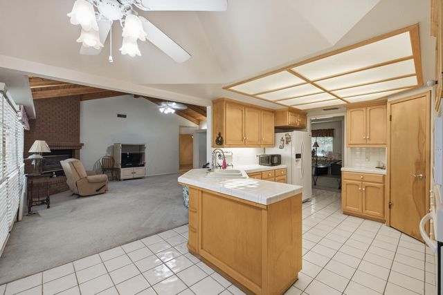 2582 Sandell Avenue, Kingsburg, CA 93631
