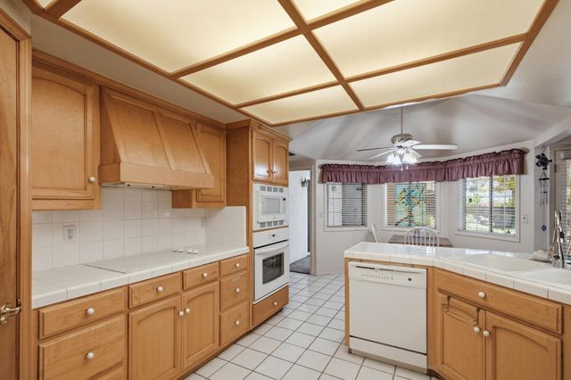 2582 Sandell Avenue, Kingsburg, CA 93631