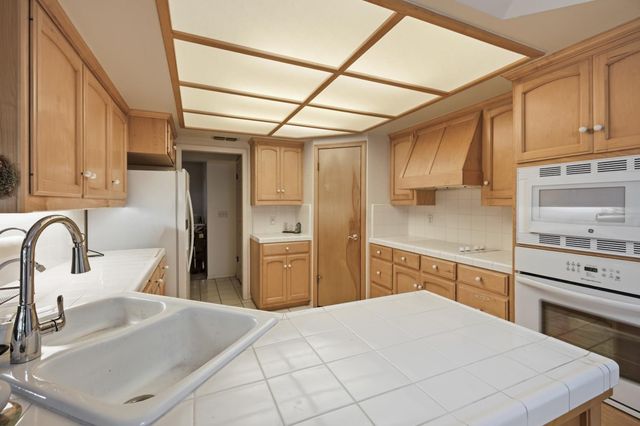2582 Sandell Avenue, Kingsburg, CA 93631