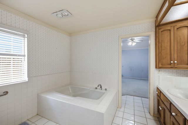 2582 Sandell Avenue, Kingsburg, CA 93631
