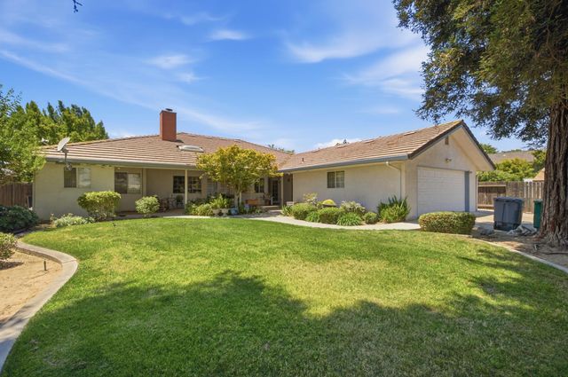 2582 Sandell Avenue, Kingsburg, CA 93631