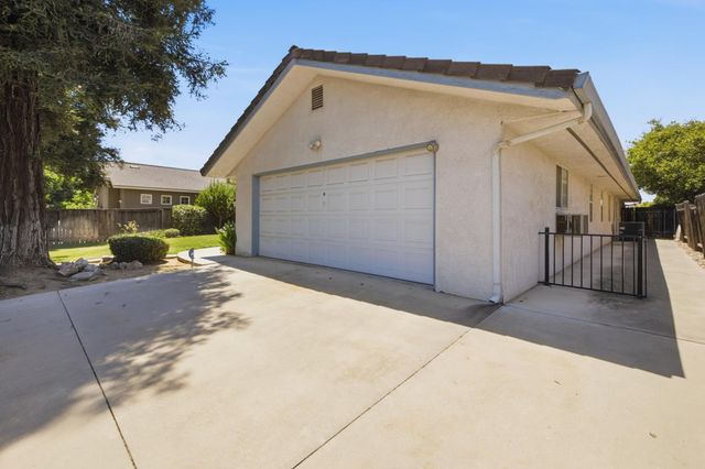 2582 Sandell Avenue, Kingsburg, CA 93631