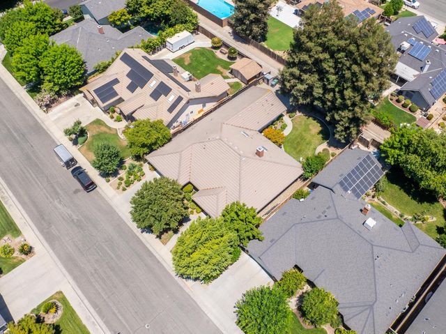 2582 Sandell Avenue, Kingsburg, CA 93631