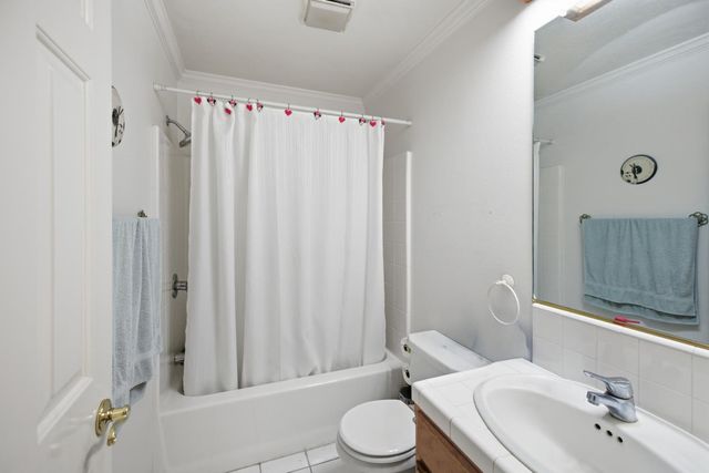 2582 Sandell Avenue, Kingsburg, CA 93631