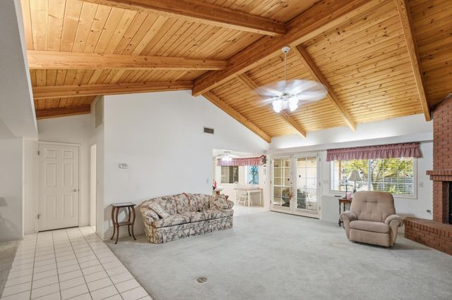 2582 Sandell Avenue, Kingsburg, CA 93631