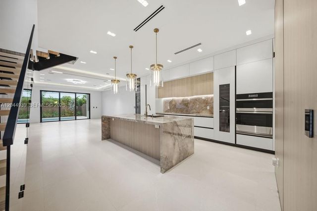 1332 NE 16th Terrace, Fort Lauderdale, FL 33304