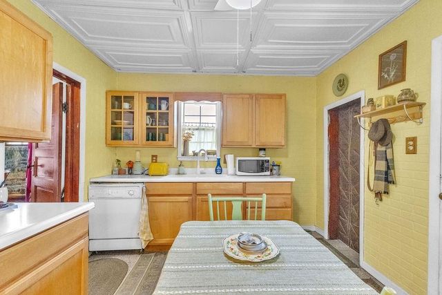 2109 Green Valley Road, St Joseph, MO 64505