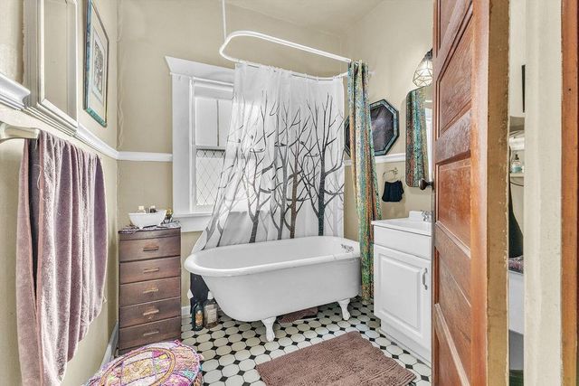 2109 Green Valley Road, St Joseph, MO 64505