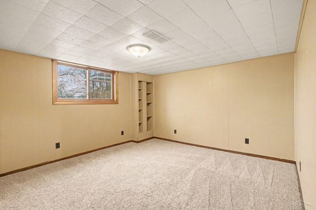 3919 N River Road, Freeland, MI 48623