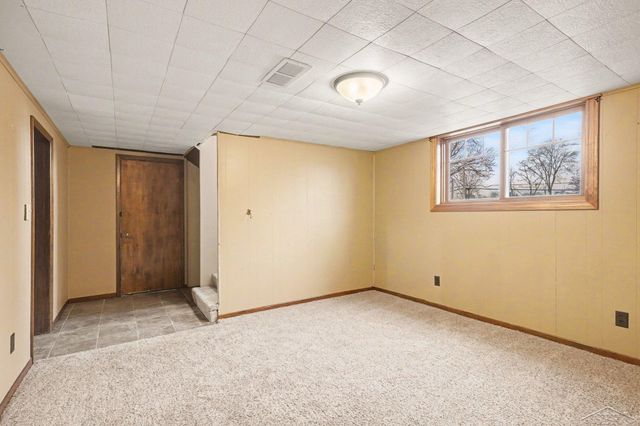 3919 N River Road, Freeland, MI 48623