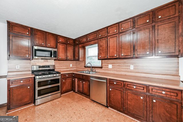 407 Stokesay Drive, Lawrenceville, GA 30046