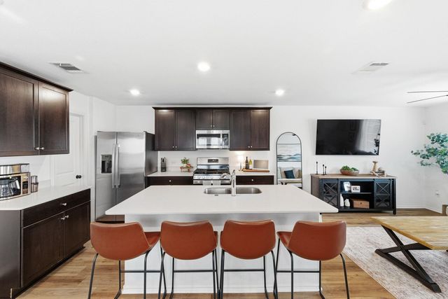 200 George Neggan LN, Bastrop, TX 78602