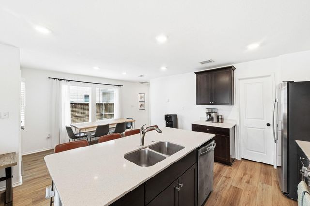 200 George Neggan LN, Bastrop, TX 78602